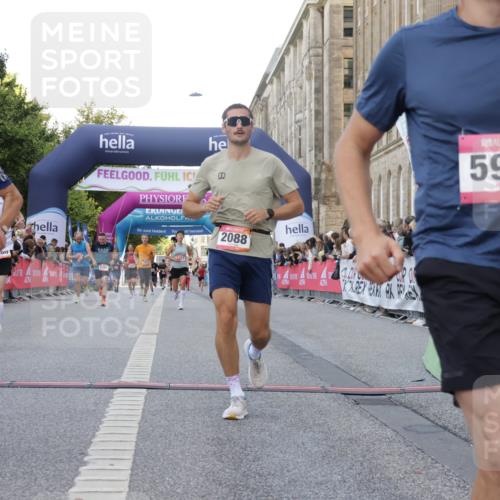 06.09.2026 - CURREX Alsterlauf Yannick Fuchs http://msf.ph/oto/10147337 06.09.2026 09:48:41 Ziel 2081, 2088, 2480, 3008, 4359, 4553, 4898, 5245, 5450, 5941, 6198, 6481, 8188, 8223 meine-sportfotos.de