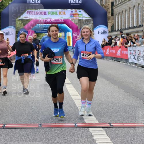 06.09.2026 - CURREX Alsterlauf Strokosch-Dieckow http://msf.ph/oto/10147657 06.09.2026 10:25:48 Ziel 2075, 2635, 2636, 3297, 3774, 4258, 4794, 5409, 6202, 6252, 6325 meine-sportfotos.de