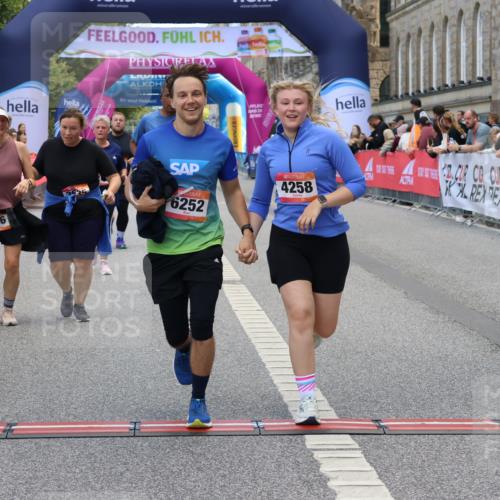 06.09.2026 - CURREX Alsterlauf Strokosch-Dieckow http://msf.ph/oto/10147666 06.09.2026 10:25:48 Ziel 2075, 2635, 2636, 3297, 3774, 4258, 4794, 5409, 6202, 6252, 6325 meine-sportfotos.de