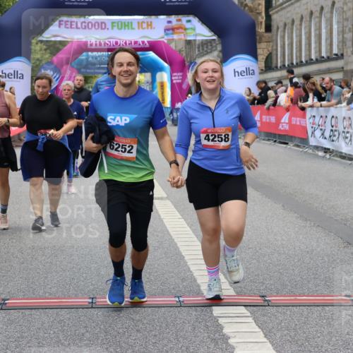 06.09.2026 - CURREX Alsterlauf Strokosch-Dieckow http://msf.ph/oto/10147671 06.09.2026 10:25:48 Ziel 2075, 2635, 2636, 3297, 3774, 4258, 4794, 5409, 6202, 6252, 6325 meine-sportfotos.de