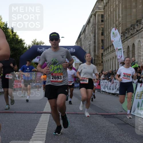 06.09.2026 - CURREX Alsterlauf Yannick Fuchs http://msf.ph/oto/10147753 06.09.2026 09:49:00 Ziel 2067, 2655, 2693, 3009, 3074, 3533, 4579, 4785, 5034, 5378, 5400, 5929, 5992, 6041, 6124, 6236, 6245 meine-sportfotos.de