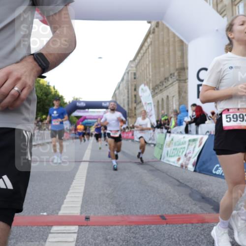 06.09.2026 - CURREX Alsterlauf Yannick Fuchs http://msf.ph/oto/10147794 06.09.2026 09:49:02 Ziel 2067, 2655, 2693, 3009, 3074, 3533, 3880, 4037, 4579, 4785, 5034, 5068, 5251, 5378, 5400, 5929, 5992, 6041, 6124, 6236, 6245, 8106 meine-sportfotos.de