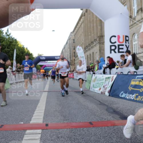 06.09.2026 - CURREX Alsterlauf Yannick Fuchs http://msf.ph/oto/10147799 06.09.2026 09:49:02 Ziel 2067, 2655, 2693, 3009, 3074, 3533, 3880, 4037, 4579, 4785, 5034, 5068, 5251, 5378, 5400, 5929, 5992, 6041, 6124, 6236, 6245, 8106 meine-sportfotos.de
