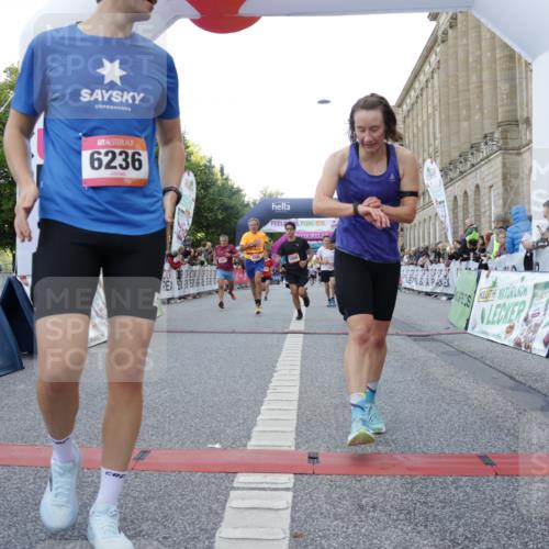 06.09.2026 - CURREX Alsterlauf Yannick Fuchs http://msf.ph/oto/10147853 06.09.2026 09:49:05 Ziel 2067, 2655, 2693, 3009, 3533, 3880, 4037, 4579, 4785, 5034, 5068, 5251, 5378, 5400, 5992, 6041, 6124, 6236, 6245, 6380, 8106 meine-sportfotos.de