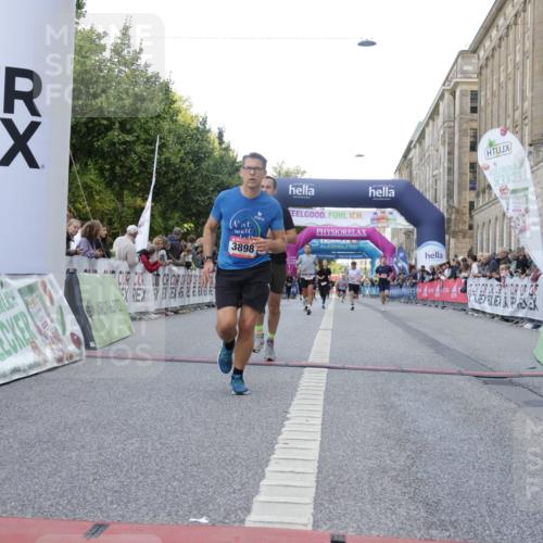 06.09.2026 - CURREX Alsterlauf Yannick Fuchs http://msf.ph/oto/10147933 06.09.2026 09:49:11 Ziel 2009, 3533, 3880, 3898, 4037, 4249, 5068, 5251, 5378, 5448, 5667, 5924, 6380, 6415, 8106 meine-sportfotos.de