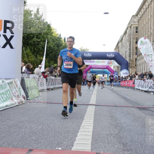 06.09.2026 - CURREX Alsterlauf Yannick Fuchs http://msf.ph/oto/10147941 06.09.2026 09:49:11 Ziel 2009, 3533, 3880, 3898, 4037, 4249, 5068, 5251, 5378, 5448, 5667, 5924, 6380, 6415, 8106 meine-sportfotos.de