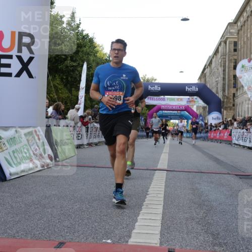 06.09.2026 - CURREX Alsterlauf Yannick Fuchs http://msf.ph/oto/10147954 06.09.2026 09:49:11 Ziel 2009, 3533, 3880, 3898, 4037, 4249, 5068, 5251, 5378, 5448, 5667, 5924, 6380, 6415, 8106 meine-sportfotos.de