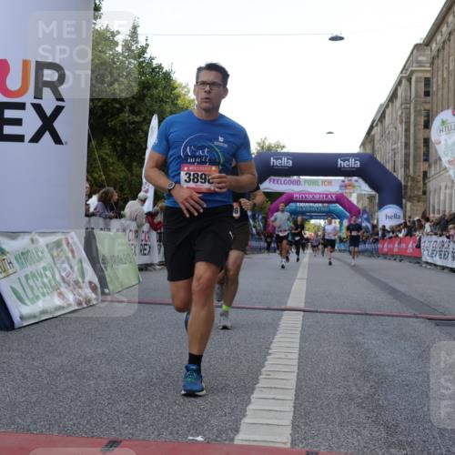 06.09.2026 - CURREX Alsterlauf Yannick Fuchs http://msf.ph/oto/10147961 06.09.2026 09:49:11 Ziel 2009, 3533, 3880, 3898, 4037, 4249, 5068, 5251, 5378, 5448, 5667, 5924, 6380, 6415, 8106 meine-sportfotos.de