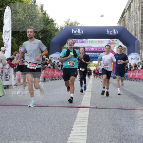 06.09.2026 - CURREX Alsterlauf Yannick Fuchs http://msf.ph/oto/10148004 06.09.2026 09:49:15 Ziel 2009, 2216, 3845, 3898, 4249, 5331, 5448, 5667, 5924, 6173, 6380, 6415, 8065 meine-sportfotos.de