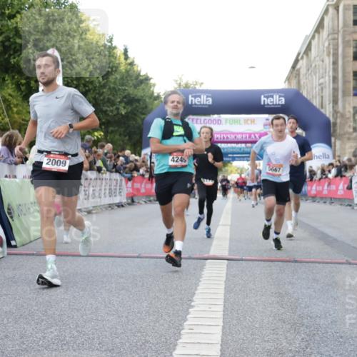 06.09.2026 - CURREX Alsterlauf Yannick Fuchs http://msf.ph/oto/10148031 06.09.2026 09:49:15 Ziel 2009, 2216, 3845, 3898, 4249, 5331, 5448, 5667, 5924, 6173, 6380, 6415, 8065 meine-sportfotos.de