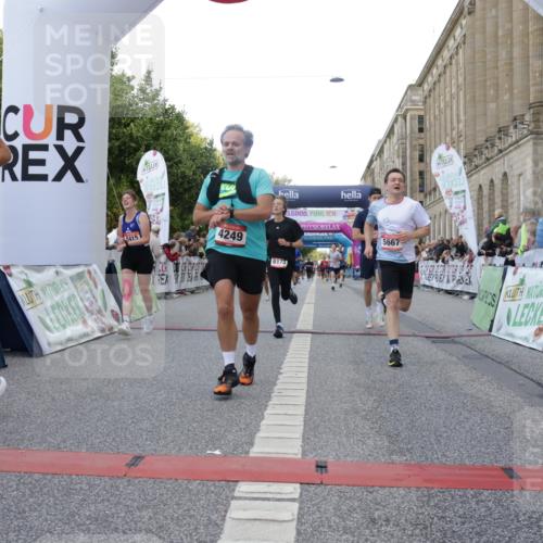 06.09.2026 - CURREX Alsterlauf Yannick Fuchs http://msf.ph/oto/10148070 06.09.2026 09:49:16 Ziel 2009, 2216, 3383, 3845, 3898, 4249, 5331, 5448, 5667, 5924, 6173, 6380, 6415, 8065 meine-sportfotos.de