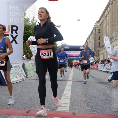 06.09.2026 - CURREX Alsterlauf Yannick Fuchs http://msf.ph/oto/10148201 06.09.2026 09:49:21 Ziel 1045, 2009, 2216, 3383, 3845, 3940, 4249, 4722, 4999, 5331, 5667, 5784, 6173, 6415, 8065 meine-sportfotos.de