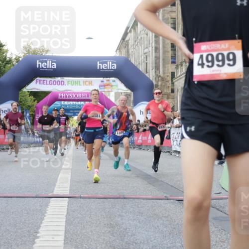 06.09.2026 - CURREX Alsterlauf Yannick Fuchs http://msf.ph/oto/10148310 06.09.2026 09:49:25 Ziel 1045, 2812, 3246, 3383, 3845, 3940, 4722, 4999, 5331, 5605, 5760, 5784, 6105, 6123, 6181, 6240, 8065 meine-sportfotos.de