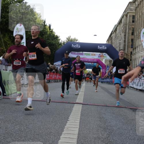 06.09.2026 - CURREX Alsterlauf Yannick Fuchs http://msf.ph/oto/10148411 06.09.2026 09:49:29 Ziel 1045, 2112, 2812, 3033, 3246, 3940, 4722, 4896, 4999, 5605, 5760, 5784, 6105, 6123, 6181, 6240 meine-sportfotos.de