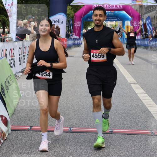 06.09.2026 - CURREX Alsterlauf Strokosch-Dieckow http://msf.ph/oto/10148480 06.09.2026 10:29:12 Ziel 4554, 4555 meine-sportfotos.de