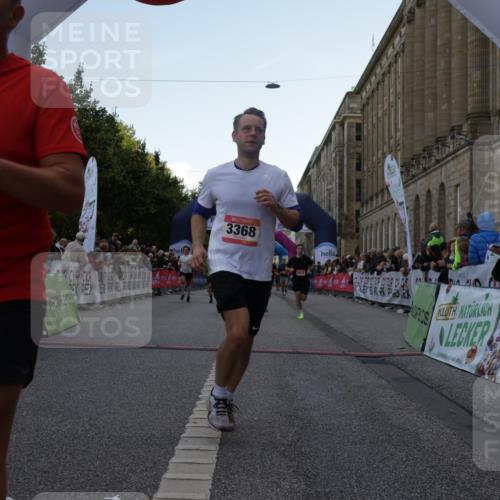 06.09.2026 - CURREX Alsterlauf Yannick Fuchs http://msf.ph/oto/10148840 06.09.2026 09:49:51 Ziel 2180, 2609, 2870, 3063, 3113, 3223, 3368, 4112, 4161, 4212, 4428, 4532, 4932, 5346, 5902, 6323, 8337 meine-sportfotos.de