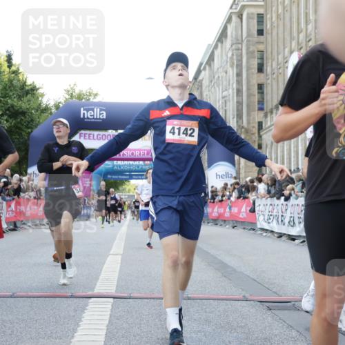 06.09.2026 - CURREX Alsterlauf Yannick Fuchs http://msf.ph/oto/10148967 06.09.2026 09:50:00 Ziel 2094, 2814, 2823, 3492, 4105, 4142, 4161, 4428, 4532, 4932, 4951, 4954, 5346, 5628, 5744, 5834, 6010, 6157, 6475 meine-sportfotos.de
