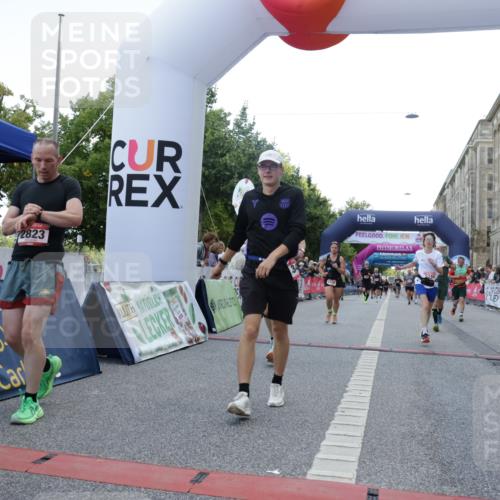06.09.2026 - CURREX Alsterlauf Yannick Fuchs http://msf.ph/oto/10149022 06.09.2026 09:50:02 Ziel 2020, 2094, 2814, 2823, 3492, 4105, 4142, 4428, 4532, 4951, 4954, 5628, 5744, 5834, 6010, 6157, 6475 meine-sportfotos.de