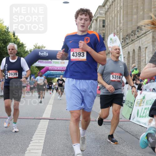 06.09.2026 - CURREX Alsterlauf Yannick Fuchs http://msf.ph/oto/10149159 06.09.2026 09:50:09 Ziel 2020, 2256, 2639, 3739, 4083, 4101, 4105, 4393, 4435, 5191, 5316, 5628, 5744, 5834, 6157, 6274, 6428 meine-sportfotos.de