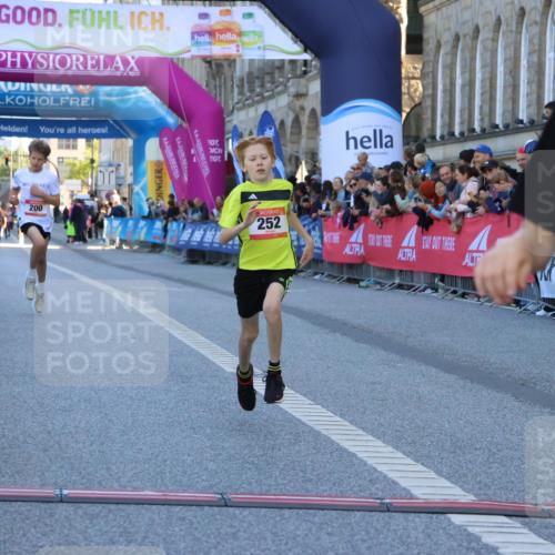 06.09.2026 - CURREX Alsterlauf Strokosch-Dieckow http://msf.ph/oto/10149216 06.09.2026 10:52:17 Ziel 200, 252, 301, 8339 meine-sportfotos.de