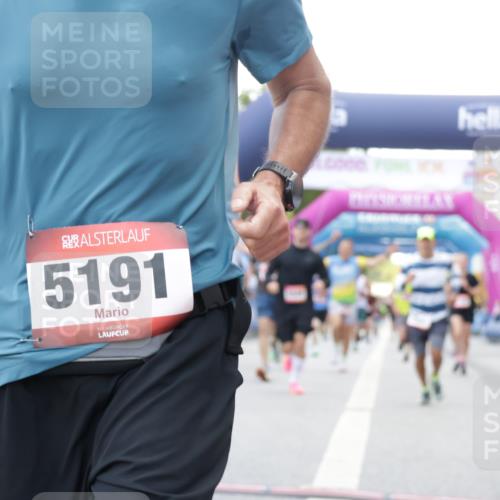 06.09.2026 - CURREX Alsterlauf Yannick Fuchs http://msf.ph/oto/10149287 06.09.2026 09:50:15 Ziel 2256, 2639, 2720, 3333, 3455, 3488, 3739, 4083, 4101, 4393, 4435, 4541, 5191, 5264, 5316, 5326, 5949, 5981, 6077, 6248, 6274, 6428 meine-sportfotos.de