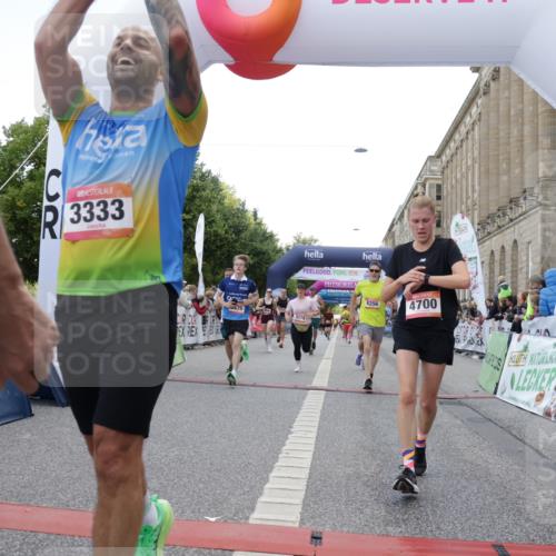 06.09.2026 - CURREX Alsterlauf Yannick Fuchs http://msf.ph/oto/10149432 06.09.2026 09:50:22 Ziel 2453, 2720, 2878, 3044, 3333, 3455, 3475, 3488, 4541, 4568, 4700, 4840, 5006, 5264, 5326, 5949, 5981, 6077, 6248, 8156, 8256, 8278 meine-sportfotos.de