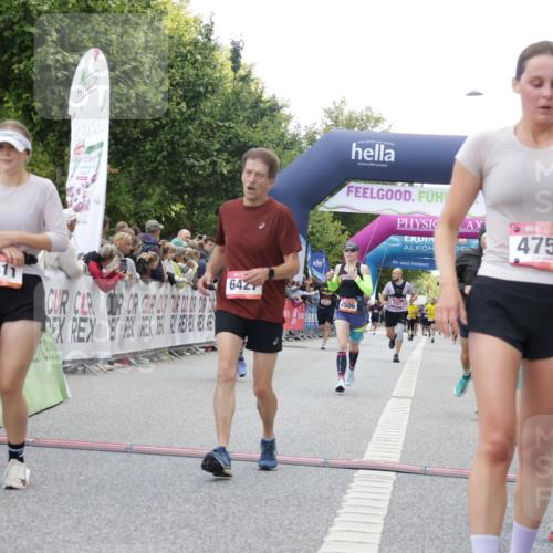 06.09.2026 - CURREX Alsterlauf Yannick Fuchs http://msf.ph/oto/10149468 06.09.2026 09:50:30 Ziel 2411, 2453, 2506, 2878, 3044, 3475, 4568, 4755, 4840, 4897, 5006, 5299, 5631, 5946, 6427, 8156, 8256, 8278 meine-sportfotos.de