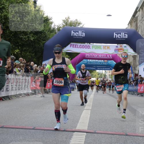 06.09.2026 - CURREX Alsterlauf Yannick Fuchs http://msf.ph/oto/10149477 06.09.2026 09:50:33 Ziel 2411, 2506, 2937, 3044, 4568, 4755, 4897, 5274, 5299, 5631, 5946, 6427 meine-sportfotos.de