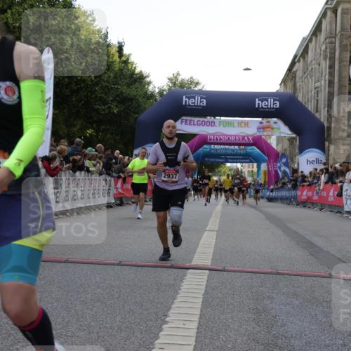 06.09.2026 - CURREX Alsterlauf Yannick Fuchs http://msf.ph/oto/10149490 06.09.2026 09:50:36 Ziel 2411, 2506, 2937, 3402, 4755, 4897, 5274, 5299, 5946, 6427, 8160 meine-sportfotos.de