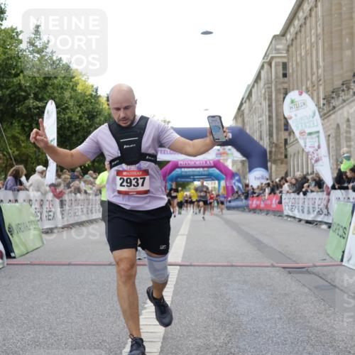 06.09.2026 - CURREX Alsterlauf Yannick Fuchs http://msf.ph/oto/10149498 06.09.2026 09:50:38 Ziel 2506, 2937, 3402, 4022, 4897, 5274, 5299, 8160 meine-sportfotos.de