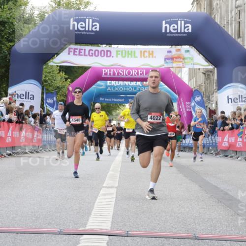 06.09.2026 - CURREX Alsterlauf Yannick Fuchs http://msf.ph/oto/10149507 06.09.2026 09:50:41 Ziel 2937, 3292, 3402, 4022, 4548, 4834, 4897, 5274, 8160 meine-sportfotos.de