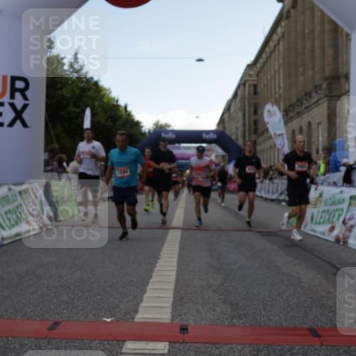 06.09.2026 - CURREX Alsterlauf Yannick Fuchs http://msf.ph/oto/10149580 06.09.2026 09:50:56 Ziel 2008, 2594, 2803, 3073, 3152, 3279, 3423, 3468, 3498, 3700, 4070, 4317, 4371, 4687, 5101, 5102, 5282, 5480, 6182, 6277, 8277 meine-sportfotos.de