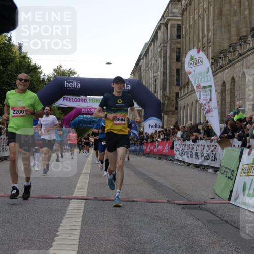 06.09.2026 - CURREX Alsterlauf Yannick Fuchs http://msf.ph/oto/10149731 06.09.2026 09:51:03 Ziel 2200, 2344, 2594, 2803, 3152, 3279, 3498, 3664, 3700, 4070, 4687, 4895, 5101, 5365, 5551, 5609, 5642, 5977, 6204, 6277 meine-sportfotos.de