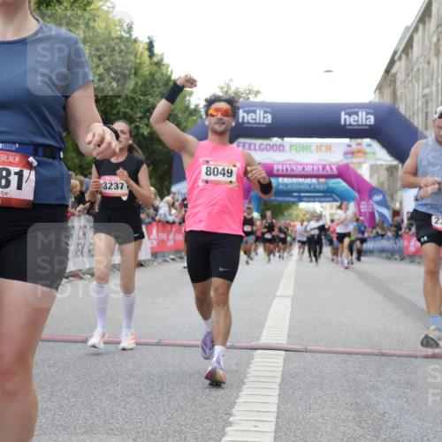 06.09.2026 - CURREX Alsterlauf Yannick Fuchs http://msf.ph/oto/10150324 06.09.2026 09:51:11 Ziel 2344, 2358, 3237, 4681, 4895, 5365, 5551, 5609, 5642, 5977, 6190, 6204, 8049, 8195 meine-sportfotos.de