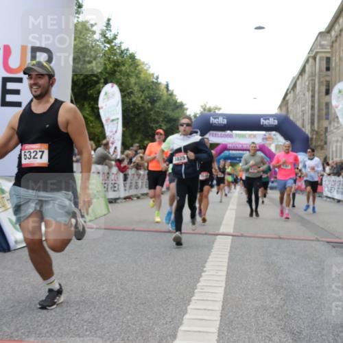06.09.2026 - CURREX Alsterlauf Yannick Fuchs http://msf.ph/oto/10150903 06.09.2026 09:51:18 Ziel 2358, 2434, 2549, 2973, 2974, 3138, 3237, 3340, 3408, 3526, 3549, 3886, 4092, 4381, 4382, 4696, 5238, 5829, 5885, 6190, 6327, 6399 meine-sportfotos.de