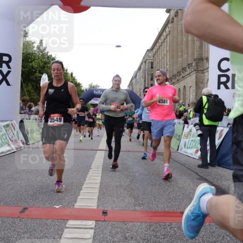 06.09.2026 - CURREX Alsterlauf Yannick Fuchs http://msf.ph/oto/10150908 06.09.2026 09:51:20 Ziel 2071, 2079, 2434, 2549, 2973, 2974, 3138, 3340, 3408, 3526, 3549, 3886, 4092, 4381, 4382, 4387, 4696, 5238, 5694, 5829, 5885, 6190, 6327, 6399 meine-sportfotos.de