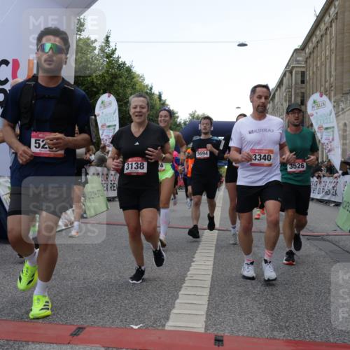06.09.2026 - CURREX Alsterlauf Yannick Fuchs http://msf.ph/oto/10150924 06.09.2026 09:51:23 Ziel 2071, 2079, 2434, 2549, 2973, 2974, 3138, 3340, 3408, 3526, 3549, 3686, 3886, 4092, 4381, 4382, 4387, 4696, 4989, 5027, 5151, 5238, 5694, 5829, 5869, 5885, 6327, 6399, 8301 meine-sportfotos.de
