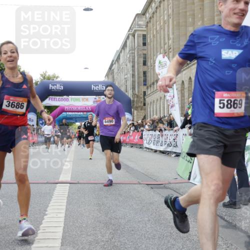 06.09.2026 - CURREX Alsterlauf Yannick Fuchs http://msf.ph/oto/10150983 06.09.2026 09:51:28 Ziel 2023, 2071, 2079, 2973, 2974, 3138, 3286, 3340, 3408, 3526, 3686, 3886, 4092, 4387, 4989, 5027, 5151, 5238, 5694, 5869, 6490, 8301 meine-sportfotos.de