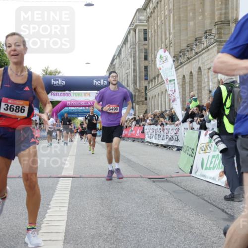 06.09.2026 - CURREX Alsterlauf Yannick Fuchs http://msf.ph/oto/10151003 06.09.2026 09:51:28 Ziel 2023, 2071, 2079, 2973, 2974, 3138, 3286, 3340, 3408, 3526, 3686, 3886, 4092, 4387, 4989, 5027, 5151, 5238, 5694, 5869, 6490, 8301 meine-sportfotos.de