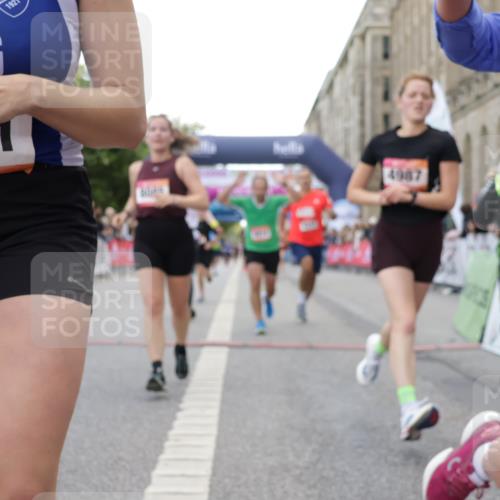 06.09.2026 - CURREX Alsterlauf Yannick Fuchs http://msf.ph/oto/10151771 06.09.2026 09:51:37 Ziel 2023, 3286, 3733, 4210, 4985, 4987, 5230, 5525, 5596, 5814, 5847, 6405, 6411, 8085 meine-sportfotos.de