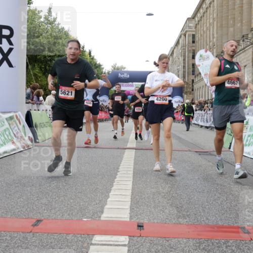 06.09.2026 - CURREX Alsterlauf Yannick Fuchs http://msf.ph/oto/10152944 06.09.2026 09:51:54 Ziel 2002, 2719, 3041, 3202, 3465, 4200, 4267, 4268, 4332, 4333, 4667, 4742, 4845, 5621, 5882, 6023 meine-sportfotos.de