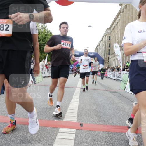 06.09.2026 - CURREX Alsterlauf Yannick Fuchs http://msf.ph/oto/10153093 06.09.2026 09:51:57 Ziel 2002, 2719, 3041, 3202, 4200, 4332, 4333, 4667, 4742, 4845, 5621, 5862, 5882, 6023, 6206, 8280 meine-sportfotos.de