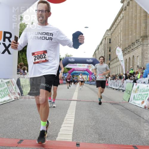 06.09.2026 - CURREX Alsterlauf Yannick Fuchs http://msf.ph/oto/10153148 06.09.2026 09:51:58 Ziel 2002, 2719, 3041, 3202, 4200, 4332, 4333, 4667, 4742, 4845, 5621, 5862, 5882, 6023, 6092, 6206, 8280 meine-sportfotos.de