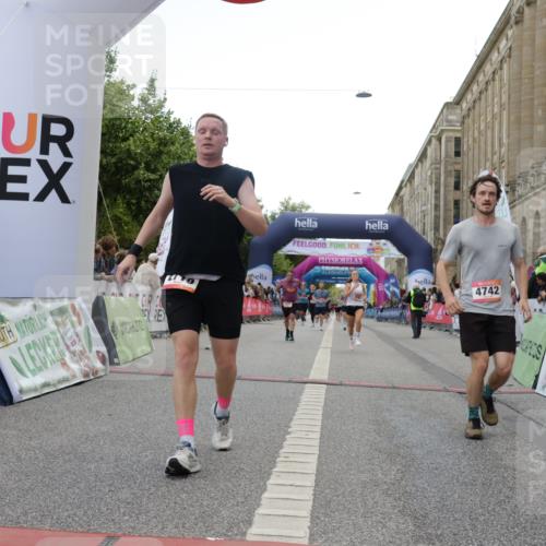 06.09.2026 - CURREX Alsterlauf Yannick Fuchs http://msf.ph/oto/10153199 06.09.2026 09:51:59 Ziel 2002, 2719, 3041, 3202, 4200, 4250, 4332, 4333, 4667, 4742, 4845, 5621, 5862, 5882, 6092, 6206, 8280 meine-sportfotos.de