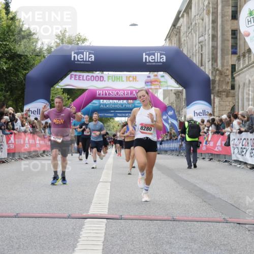06.09.2026 - CURREX Alsterlauf Yannick Fuchs http://msf.ph/oto/10153258 06.09.2026 09:52:00 Ziel 2002, 2719, 4250, 4332, 4333, 4667, 4742, 4845, 5621, 5862, 5881, 5882, 6092, 6206, 8280 meine-sportfotos.de