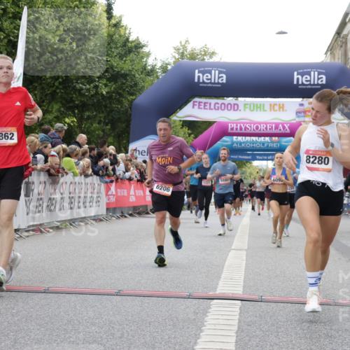 06.09.2026 - CURREX Alsterlauf Yannick Fuchs http://msf.ph/oto/10153327 06.09.2026 09:52:01 Ziel 2002, 2719, 4250, 4332, 4333, 4742, 4845, 5321, 5862, 5881, 5882, 6092, 6206, 8280 meine-sportfotos.de