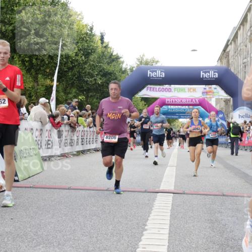06.09.2026 - CURREX Alsterlauf Yannick Fuchs http://msf.ph/oto/10153430 06.09.2026 09:52:02 Ziel 2002, 2719, 3975, 4250, 4332, 4333, 4742, 5321, 5862, 5881, 5882, 6092, 6206, 8280 meine-sportfotos.de