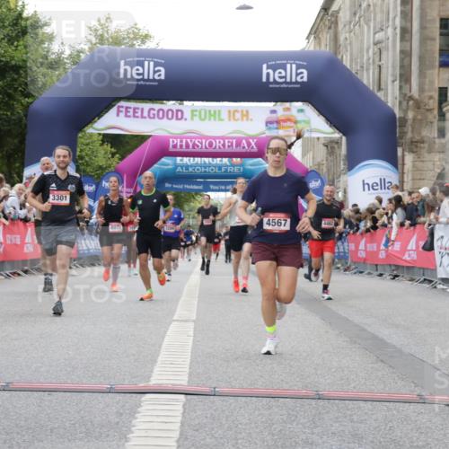 06.09.2026 - CURREX Alsterlauf Yannick Fuchs http://msf.ph/oto/10153954 06.09.2026 09:52:08 Ziel 2118, 2284, 3301, 3789, 3839, 3975, 4250, 4462, 4567, 5321, 5862, 5881, 6092, 6206, 8071, 8280 meine-sportfotos.de