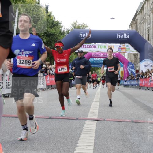 06.09.2026 - CURREX Alsterlauf Yannick Fuchs http://msf.ph/oto/10154224 06.09.2026 09:52:14 Ziel 2118, 2191, 2284, 2758, 3289, 3301, 3450, 3789, 3839, 3975, 4462, 4567, 5129, 5287, 8071 meine-sportfotos.de