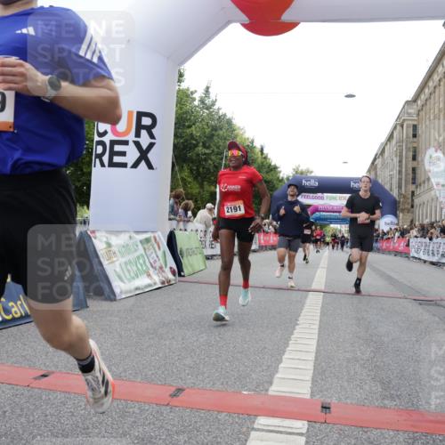 06.09.2026 - CURREX Alsterlauf Yannick Fuchs http://msf.ph/oto/10154326 06.09.2026 09:52:16 Ziel 2118, 2191, 2284, 2758, 3289, 3301, 3450, 3789, 3839, 4462, 4567, 5129, 5287, 8071 meine-sportfotos.de